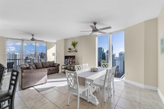 Foto del edificio - 185 SW 7th St