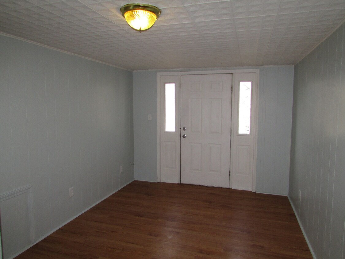 Primary Photo - 121 W St Clair St