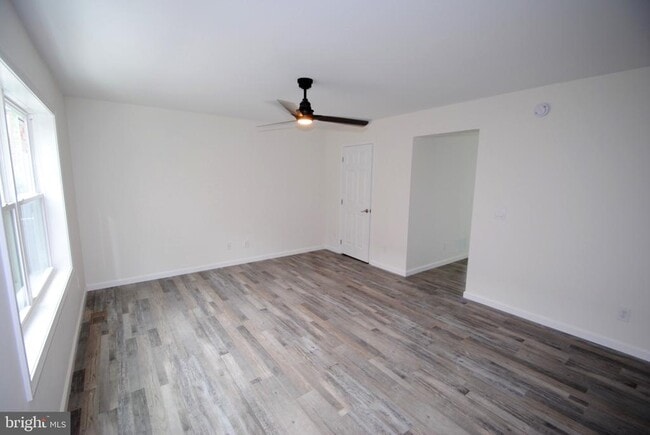 Foto del edificio - 119-121 W 3rd St