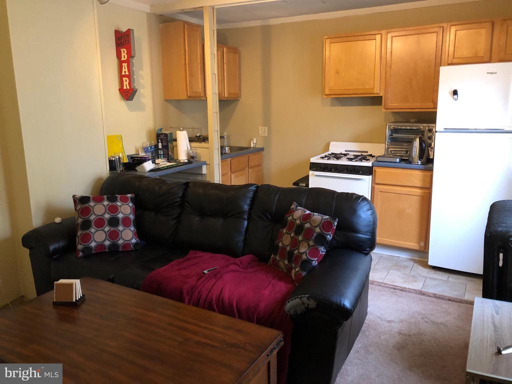 Foto principal - 214 W 3rd Ave
