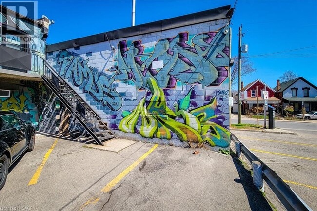 Building Photo - 308 Barton St E