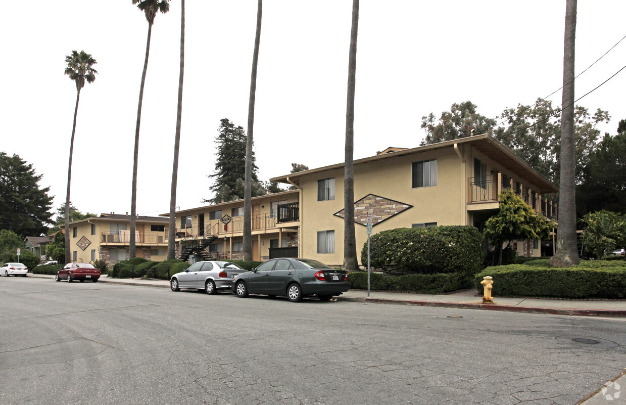 Building Photo - Linda Apartments