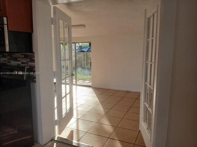 Foto del edificio - 3 bedroom in Hollywood FL 33024