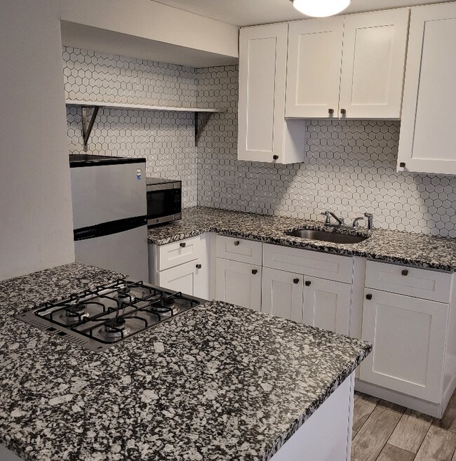 Foto del edificio - 5852 W Irving Park Rd