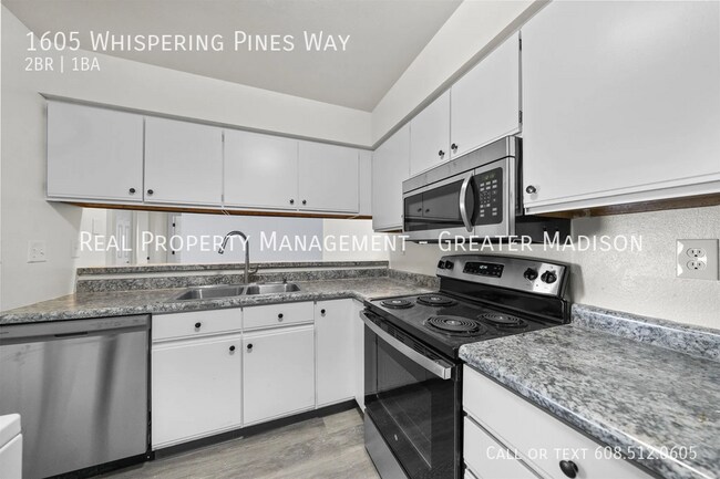 Foto del edificio - 1605 Whispering Pines Way