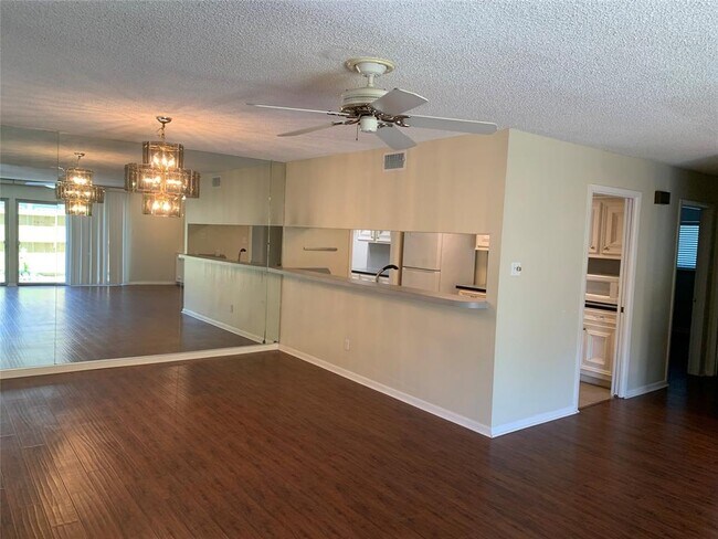 Building Photo - 33 Champions Colony E
