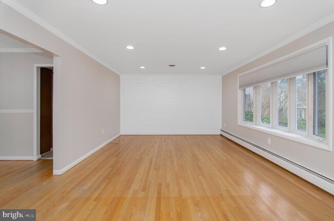 Building Photo - 2700 Golf Ct
