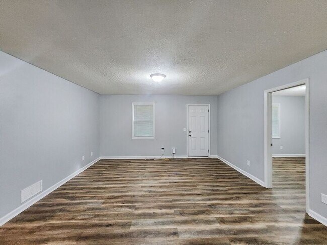 Foto del edificio - 707 W Creek Cir