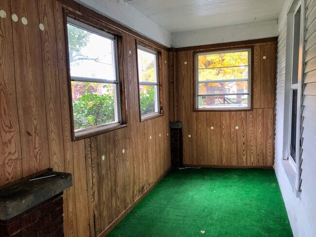 Foto del edificio - 1353 Ewing SE - Water Included, Washer/dry...