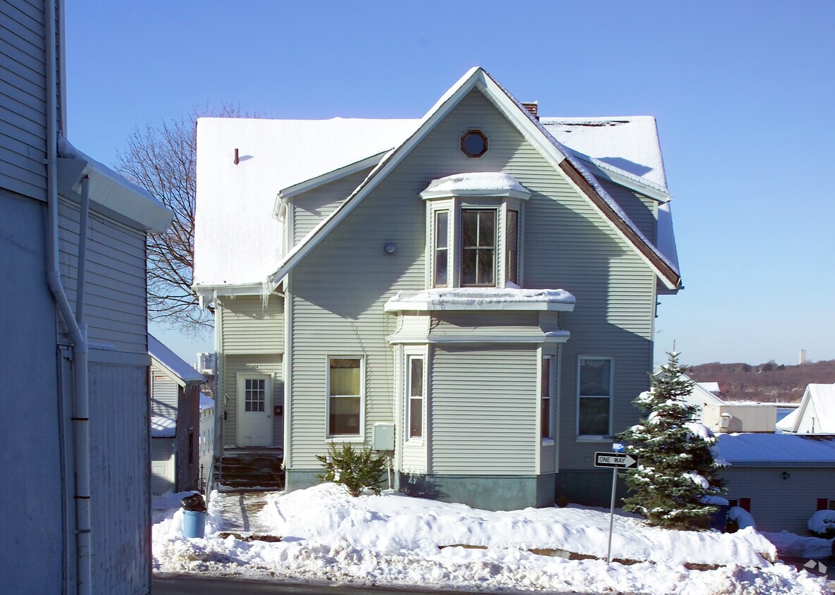 Building Photo - 604 N Main St