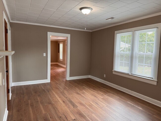 Foto del edificio - 5680 Jackson Creek Rd