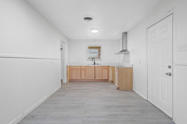 Foto del edificio - 1519 E Amherst St