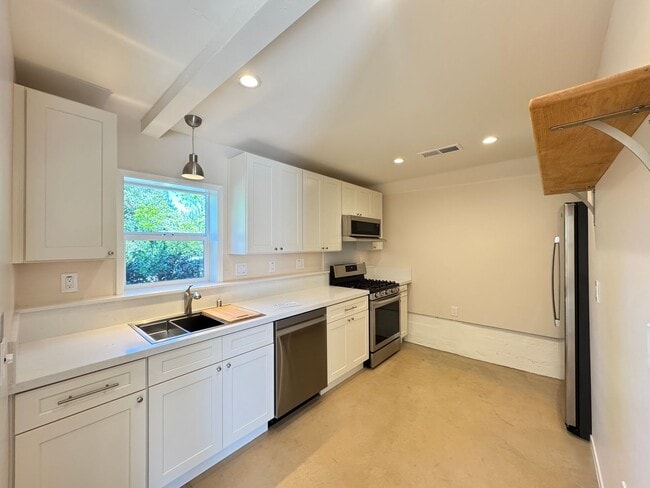 Building Photo - 112