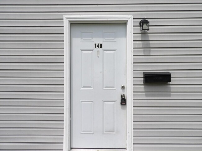 Foto del edificio - 140 Thistlewood Ave