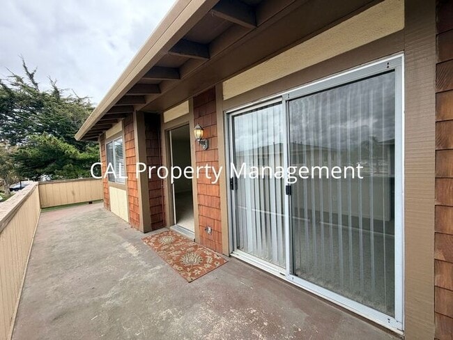 Building Photo - Condo for Rent in North Salinas!