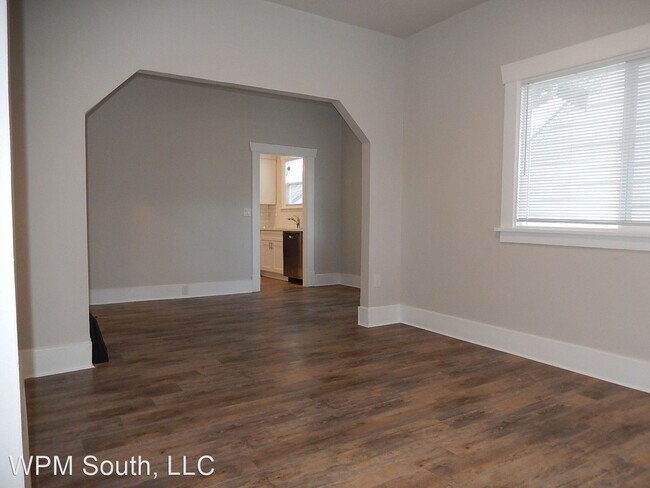 Building Photo - 2 br, 1 bath House - 610 6th St. S.E.