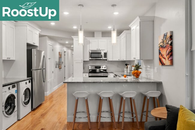 Foto del edificio - Furnished Bedroom with Private Bath in South Boston