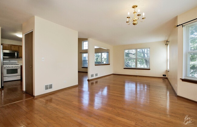 Building Photo - 571 Willow Way