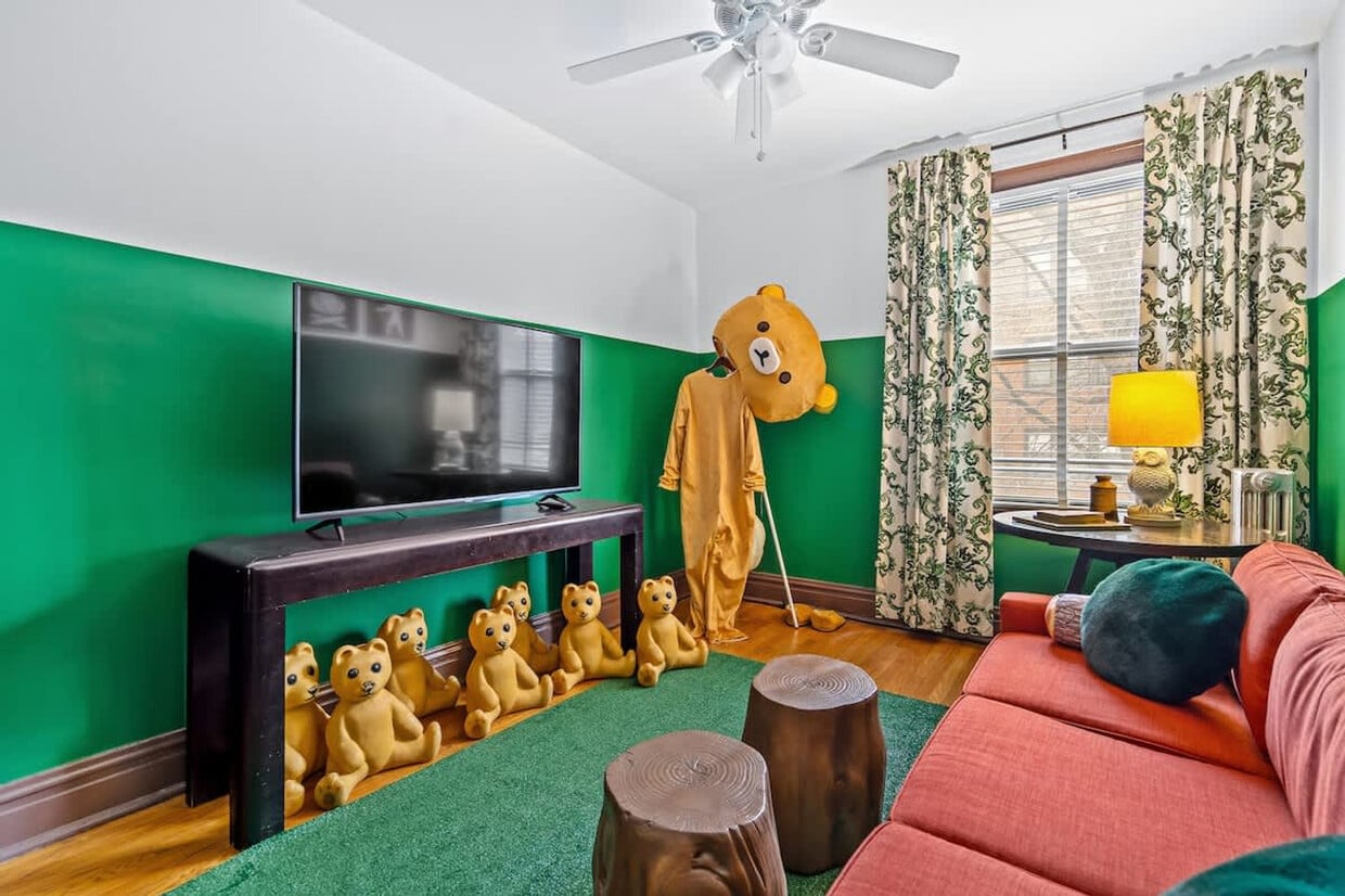 Foto principal - 3553 N Racine Ave