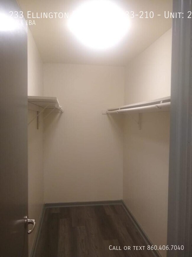 Foto del edificio - 233 Ellington Rd