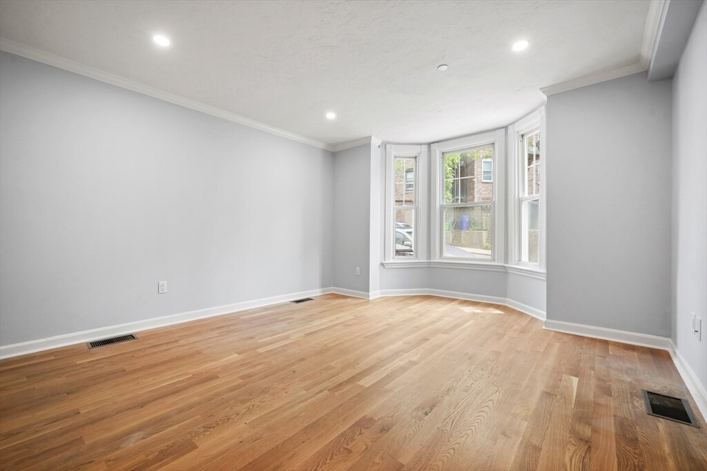 Foto principal - 71 Old Harbor St