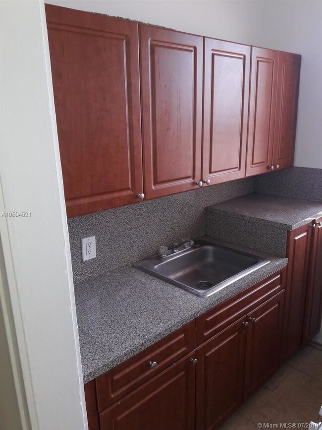 Foto del edificio - 1644 SW 4th St