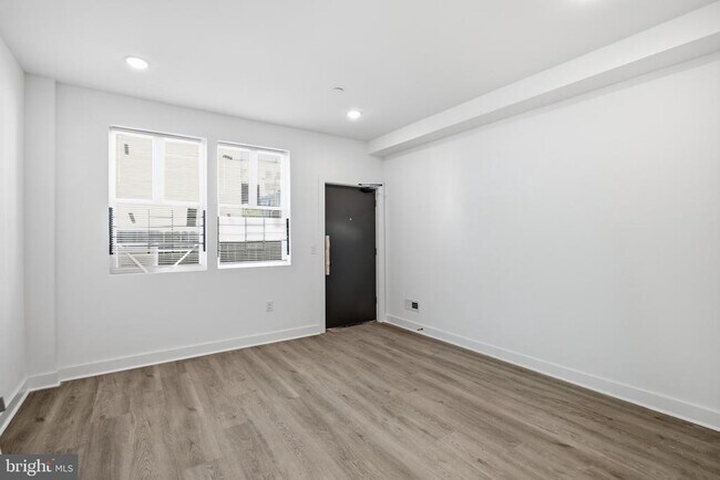 Building Photo - 2126 N Percy St
