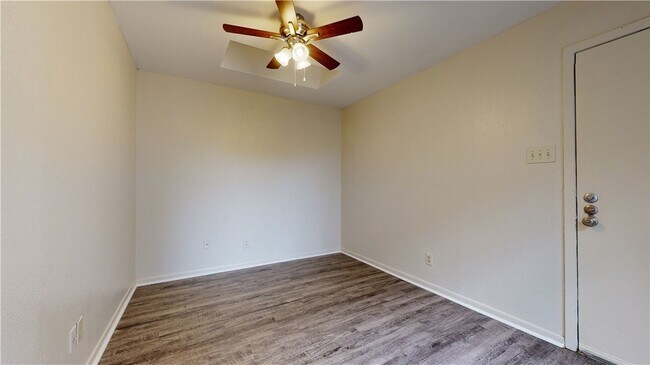 Foto del edificio - 725 Peppertree Dr