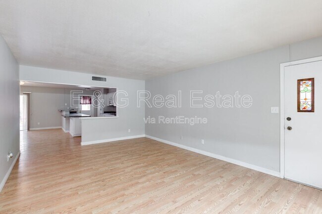 Foto del edificio - 1722 E Broadmor Dr