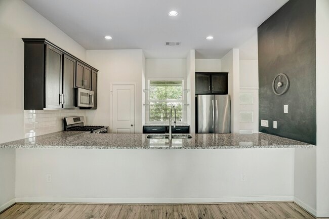 Building Photo - 3413 Omega St