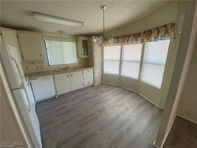 Building Photo - 26356 Charlotte Dr