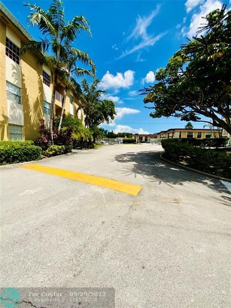 Building Photo - 5500 SW 77th Ct