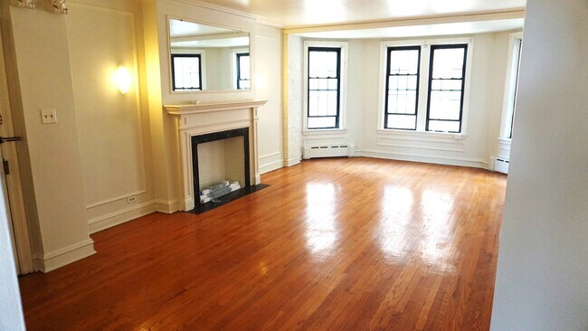 Building Photo - 6937 S Crandon Ave