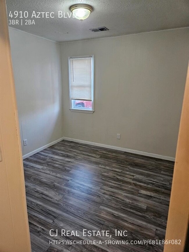 Foto del edificio - 4910 Aztec Blvd