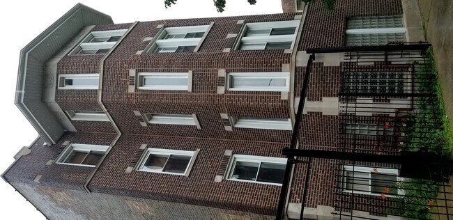Building Photo - 805 S Independence Blvd