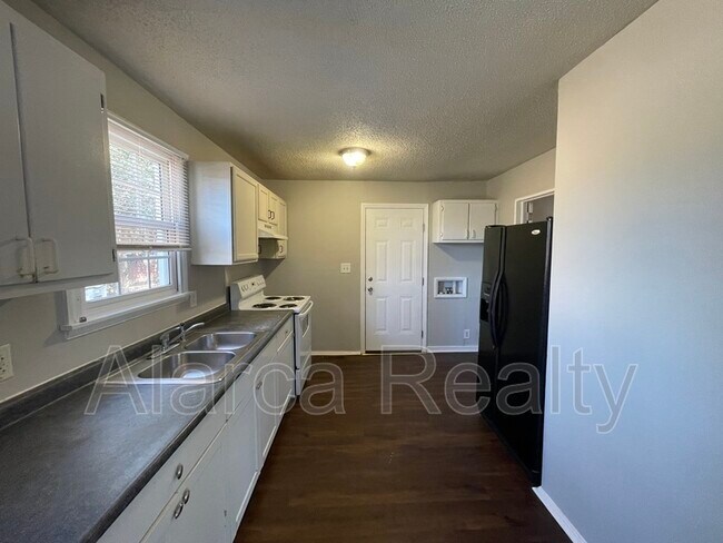 Building Photo - 5321 Southampton Rd