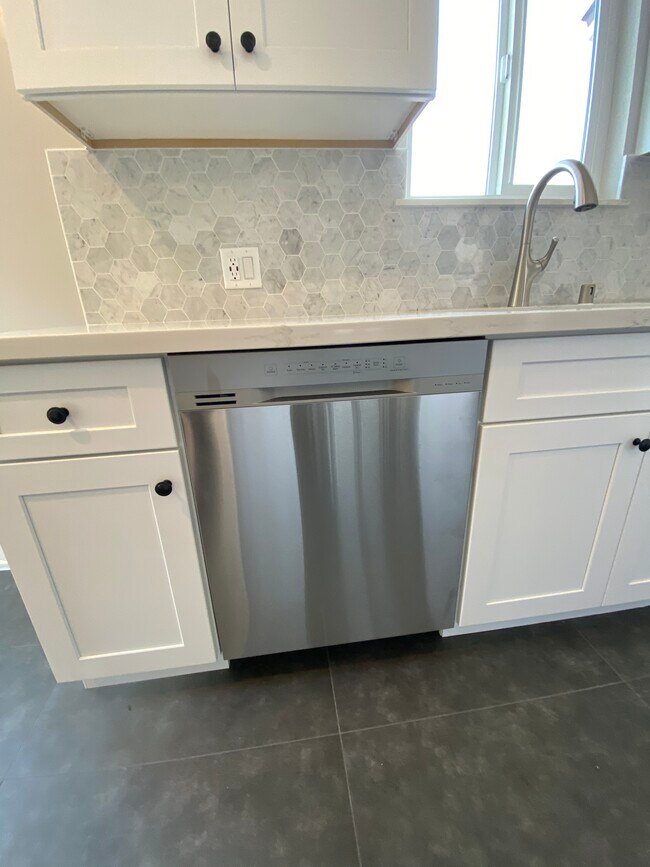 New appliances - 1144 N Kenwood St