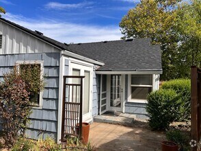Building Photo - 509 Scenic Dr