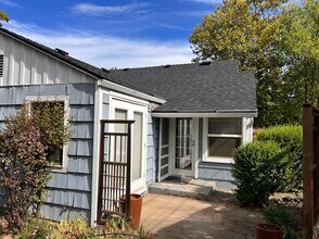 Building Photo - 509 Scenic Dr