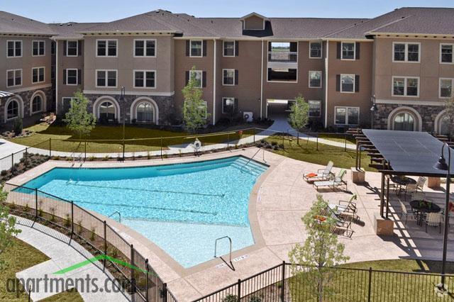 Piscina - Huntington at Buda
