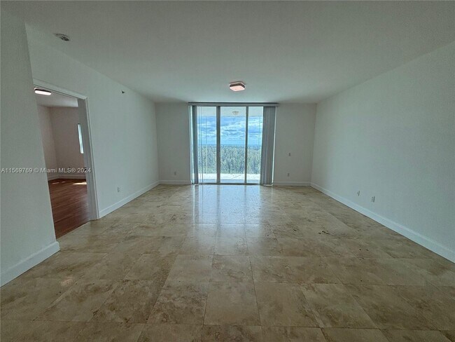 Building Photo - 15051 Royal Oaks Ln