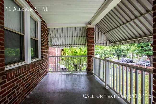 Foto del edificio - 41 Allison St NE