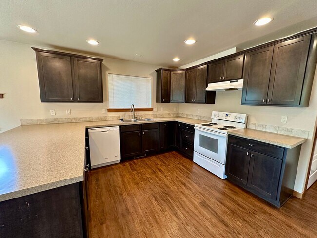 Building Photo - 2145 Seamount Dr