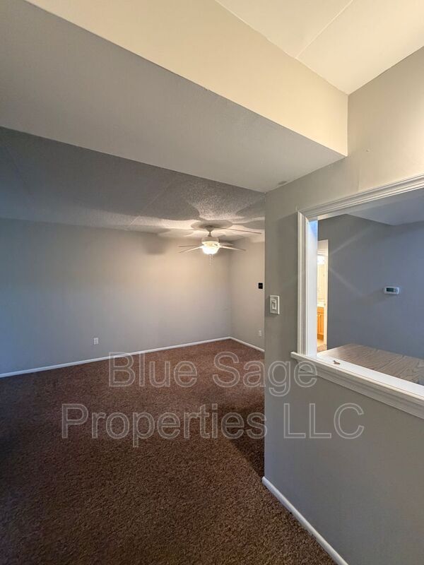Foto del edificio - 768 Putnam Blvd