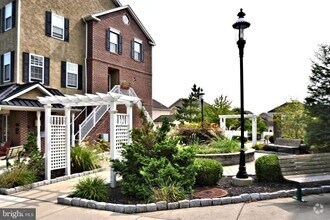 Building Photo - 3940 Ashland Dr