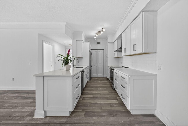 Building Photo - 5301 Myrtlewood Cir E