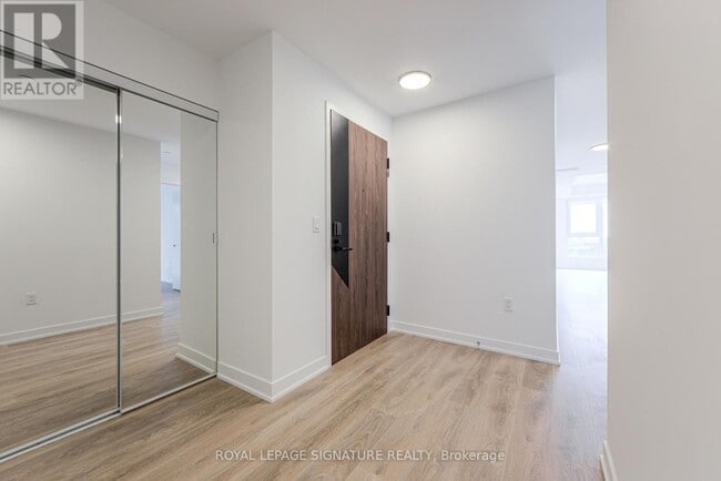 Building Photo - 1037 The Queensway