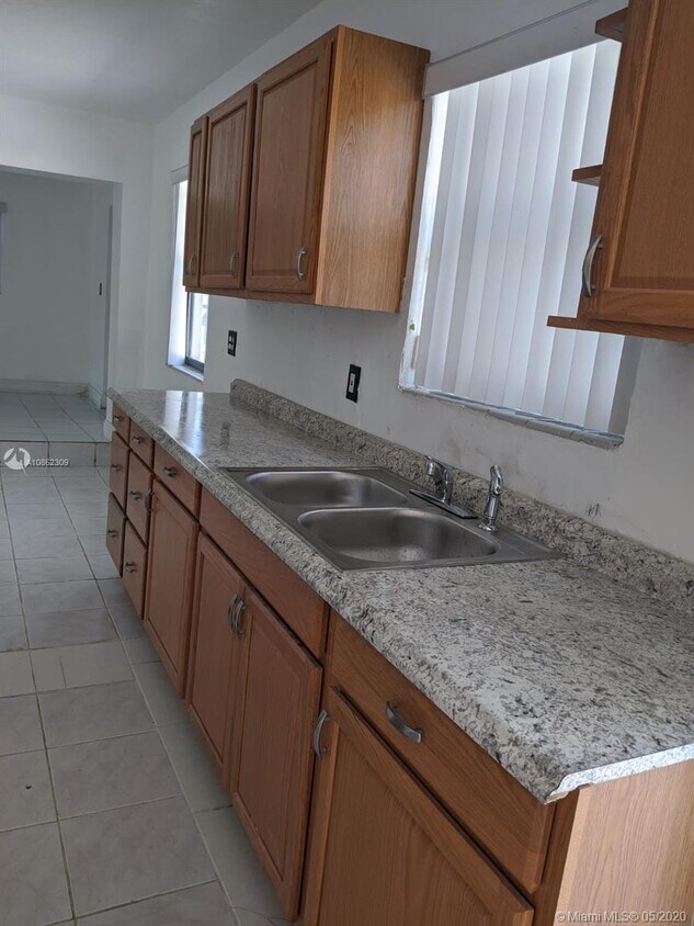 Primary Photo - 3201 NW 135th St