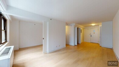Building Photo - 222 E 39th St