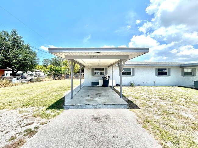 Building Photo - 6204 42nd Ave W